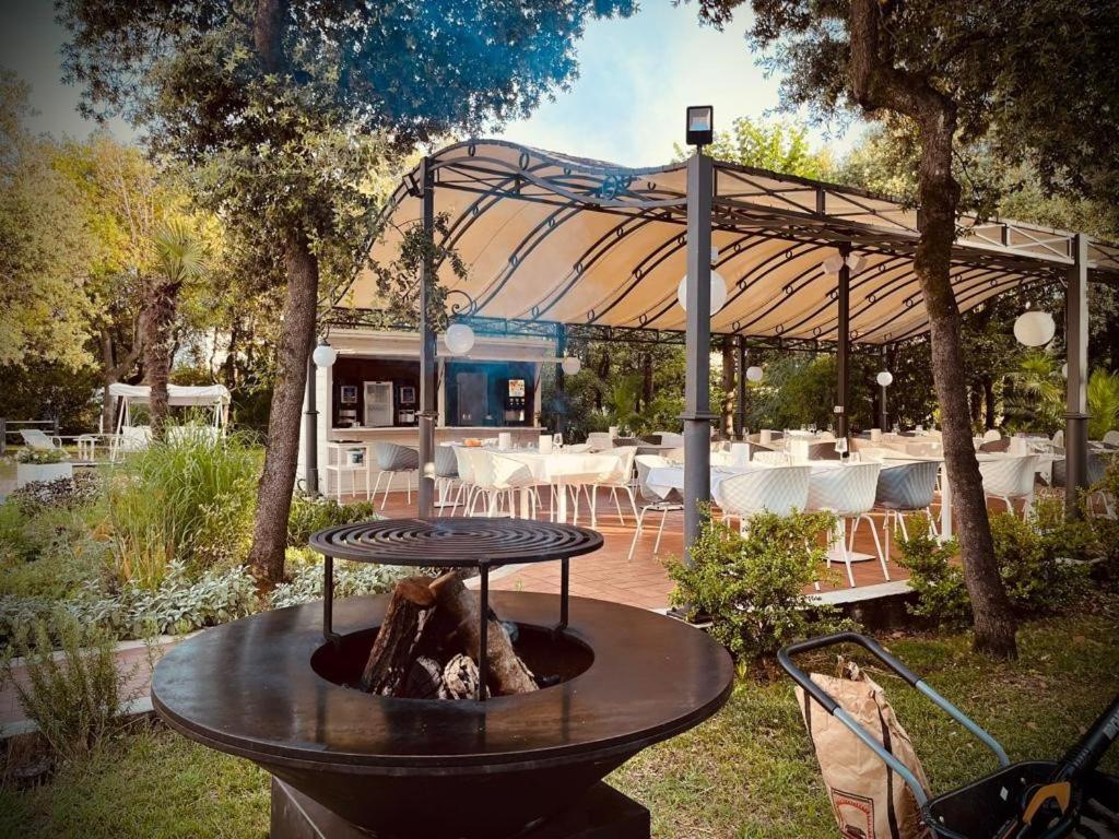 Hotel Raffaelli Villa Angela Форте дей Марми Екстериор снимка